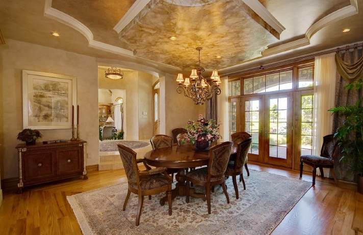 Dining room-1.jpg