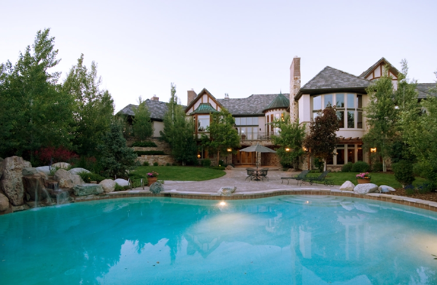 Exterior-100.jpg