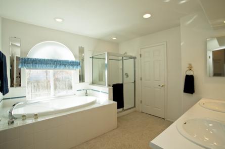Master_bed_bath_2.jpg